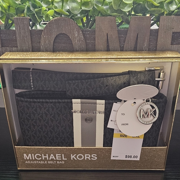 Michael Kors, NWT, adjustable belt bag - Picture 2 of 3